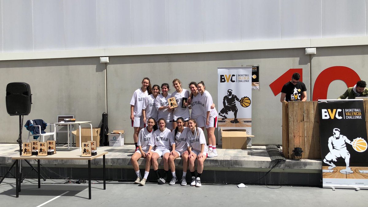 torneo_valencia's tweet photo. JUNIOR FEMENINO ORO ⛹️♀️
🏆 CAMPEÓN @B_ParqueSureste
🥈 SUBCAMPEÓN @cblhortagodella
¡ENHORABUENA!
#BVC2018🏀 https://t.co/nx2evEV64y