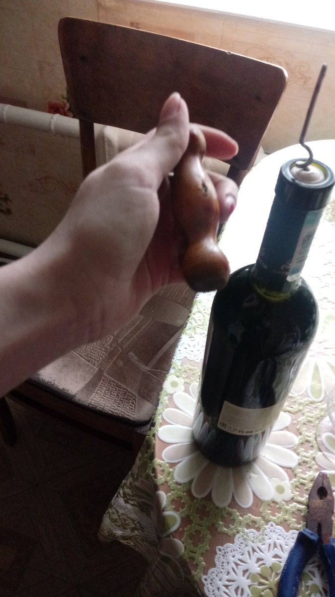 TaeTae_Edawn's tweet photo. РЕБЯТА, ЗНАЕТЕ КАК ОТКРЫТЬ ВИНЭЙШН БЕЗ ШТОПОРА?
ВОТ Я ЗНАЮ. https://t.co/SX0dWIILki