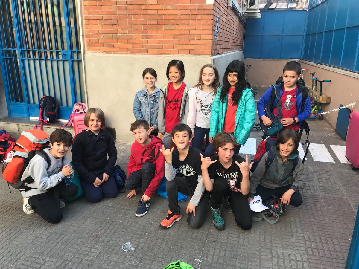 NouPatufet's tweet photo. Avui comença l'aventura de lws convis per als grups de 3r i 4t primària! Destí #CanVandrell @eixestels #convisPRI #convis1718 #noupatufet https://t.co/eBobCe4a4v