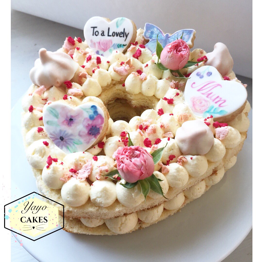 Yayocakes's tweet photo. Gift this magical cake to your loved one, adding a special massage to the custom designed cookies 💕.           #yayocakes #instacakes #dxb #dubaicakes #cake #cakes #instafood #cupcakes #dubai #uae #customcake #CakeMasters #cakedecorating #cakedesign https://t.co/636VVnHmIG
