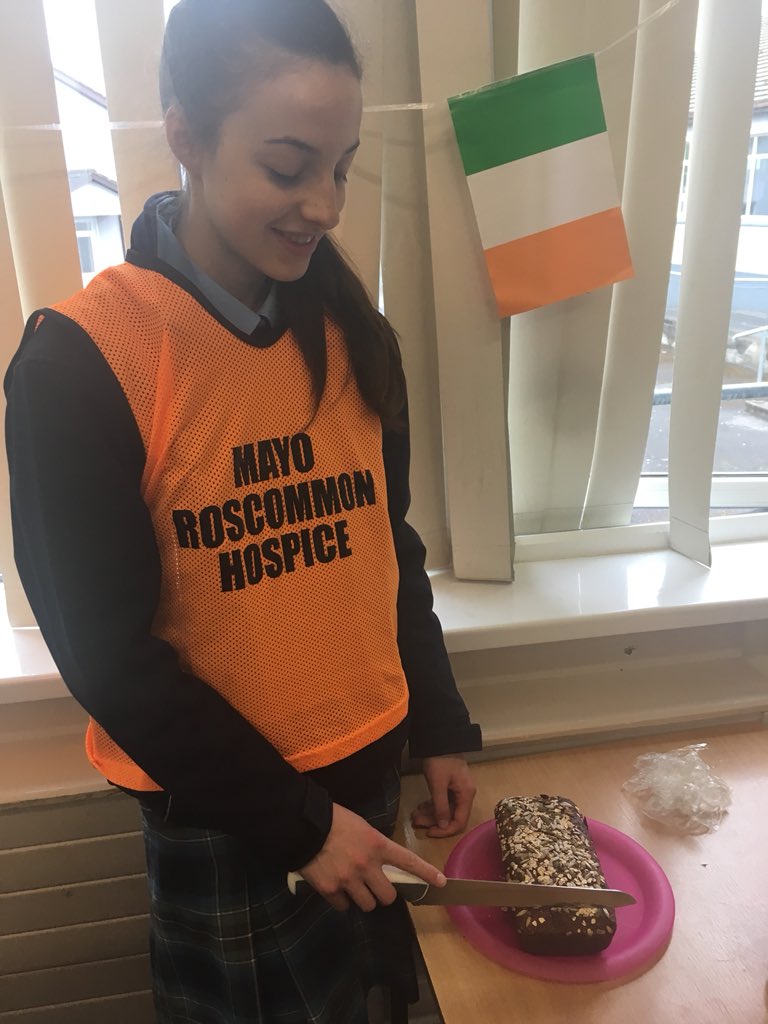 ColaisteM's tweet photo. Saoirse prepping for our #bakesale #breadyornot @mayoroschospice https://t.co/mFLUbZBvf2