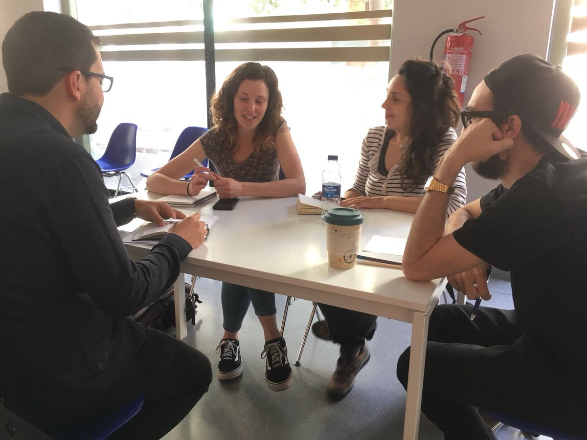 movzerowaste's tweet photo. Comença el world café! Els emprenedors #zerowaste presenten els projectes i reben feedback dels altres #zerowaste  #reduccio #reutilitzacio #reciclatge #malbaratament https://t.co/x6kE1twnf3