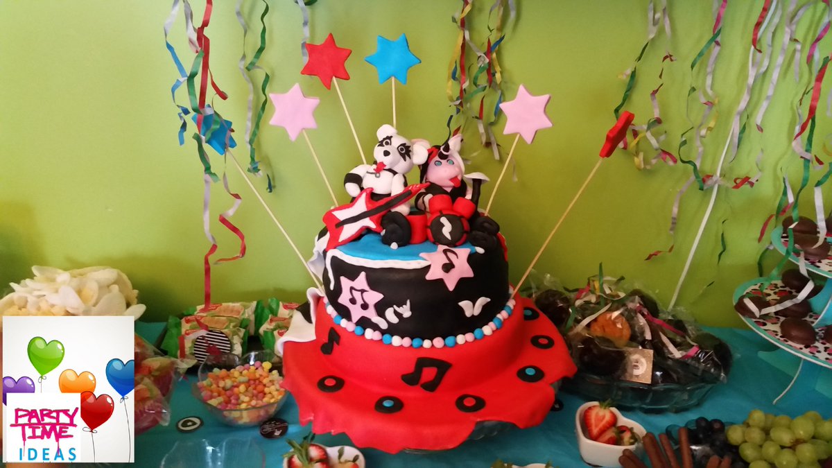 PartyTimeIdeas's tweet photo. Rock &amp; Roll Cake 🎸🥁🎤🎧🎧🎂 https://t.co/IEMiLDXjK5