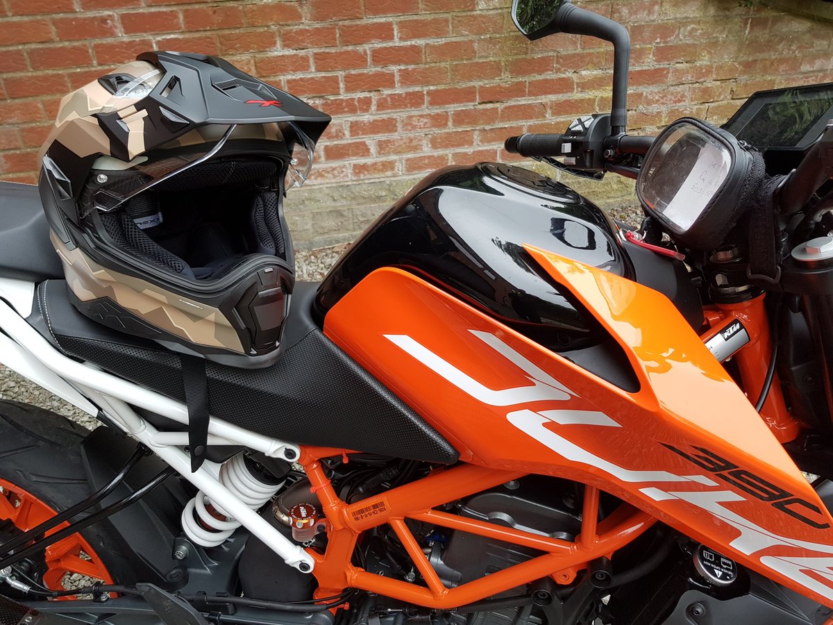 Diabolosyl's tweet image. Elle va me manquer la petite !  Cette Duke 390 est un vrai jouet. Pour me consoler je teste le nouveau @NEXXhelmets Xwed 2. #KTM #Duke #permisa2 #nexx