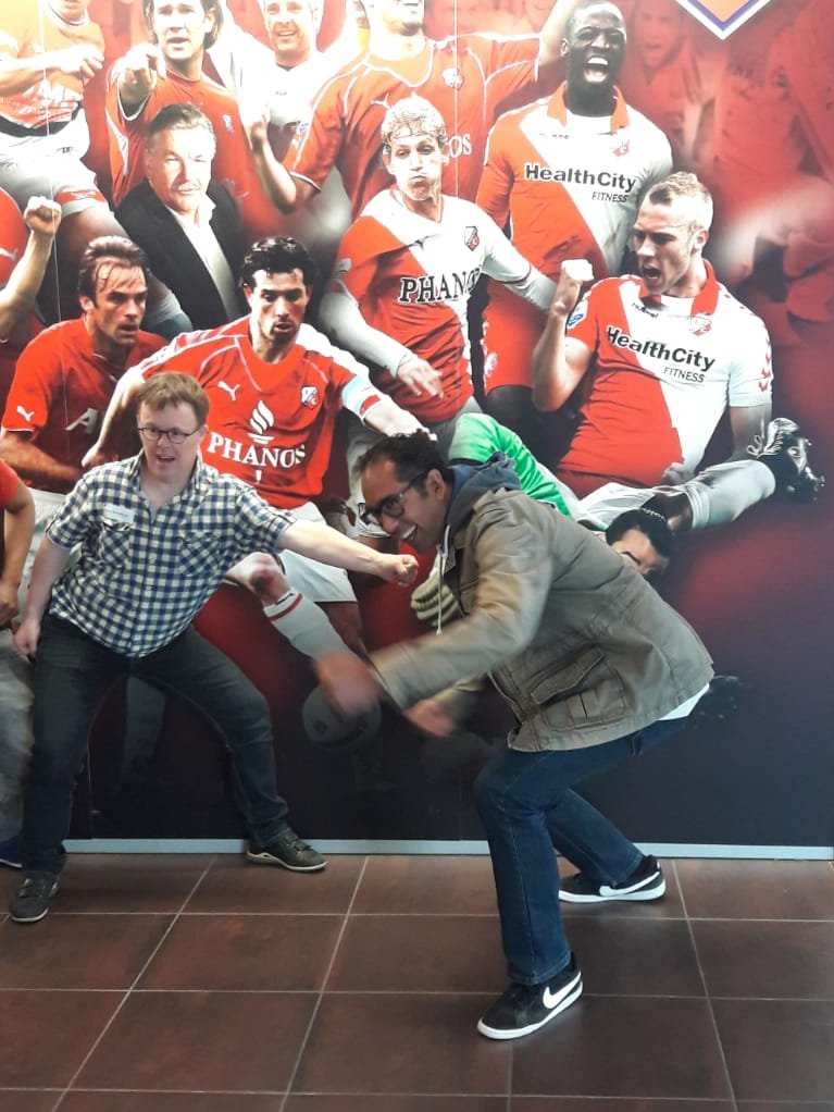 Abrona_Ateliers's tweet image. Dag 2 van #BuitenGewoonKunst rondleiding stadion FCUtrecht daarna kunst maken met Utrechtse kunstenaars dankzij
@HandicapNL @hetwerkvan