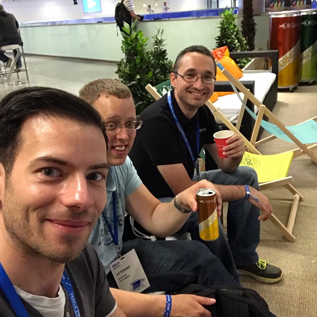 _alexgross's tweet image. Chilling at the #RedBull lounge #wearedevs18 #WeAreDevelopers
