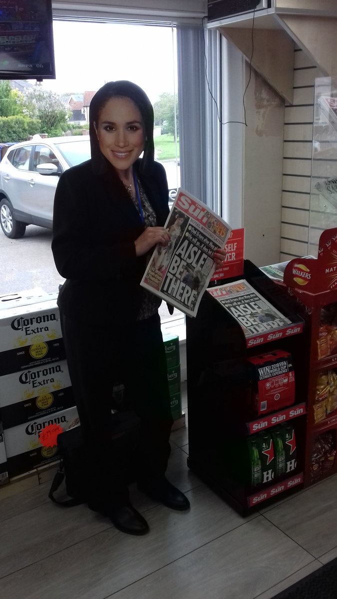 Mandy_NewsUK's tweet photo. Increase sales of The Sun by FOUR percent and look who may call in! #fieldteamweddingselfies  @tomNewsUK @Dan_NewsUK @TheSunSavers https://t.co/KVXLMrnWNT