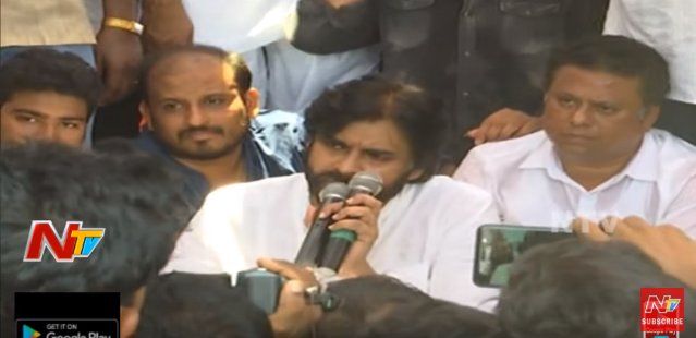 NtvTeluguLive's tweet photo. #JanaSena Chief @PawanKalyan Fires On #TDP Over #Settipalli Farmer Victims @ #Chittoor Tour...
Watch Video►https://t.co/Vtxh0uZR3c

#NTVTelugu #BreakingNews  #Politics https://t.co/ORrxWOB8NI