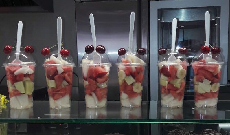 Fruita fresca de temporada al bar del poliesportiu <a href="/EscolaVirolai/">Escola Virolai</a> @AMPAVirolai <a href="/vec_bcn/">VEC Barcelona</a> #esmorzarsaludable