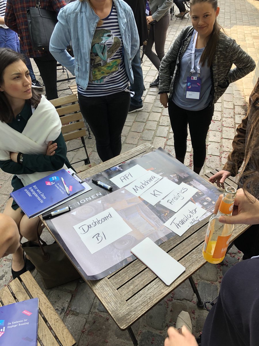 ReinerKriegler's tweet photo. Der fantastische @recruitingwitt lässt die EBX-er arbeiten: Kriterien für die #recruiting Tool-Auswahl  mit Schwarmintelligenz-Methode #EBX18HH #employerbranding https://t.co/CEYJJb6E6X