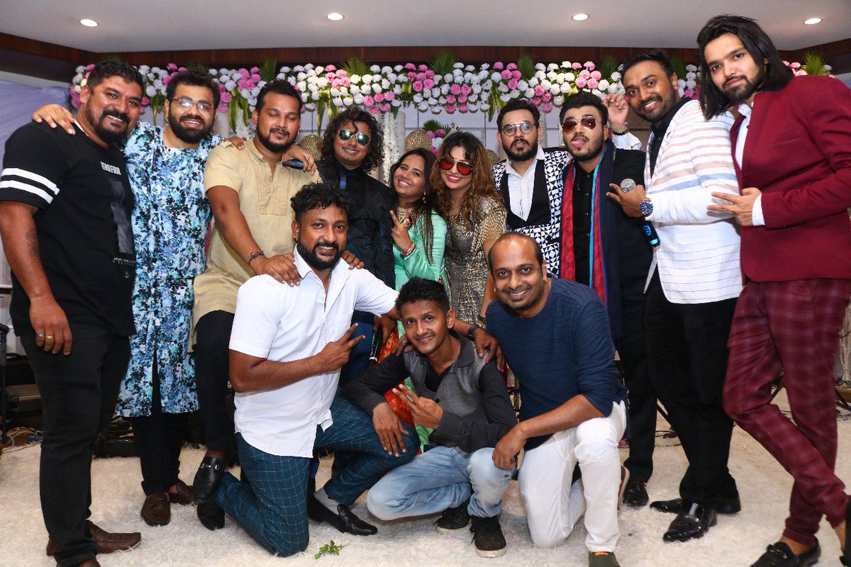 v4oncemore's tweet photo. Sangeet is where the party begins!
Relive the moments of our Sangeet event at Andheri
#sangeet  #sangeetnight #sangeetceremony #music #liveband #liveperformers #performers #singers #couplesingers #celebritycouples #MusicalEvent #MusicalEvening #wedding #indianwedding #v4oncemore https://t.co/77GOprH1b4