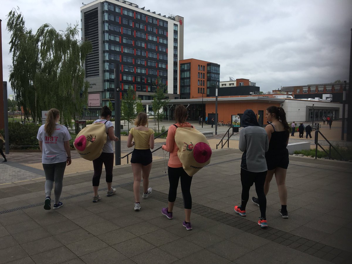 DMUWomensRugby's tweet photo. And they are off! @UBTDMU starting their 5k run around campus that we are joining in with 😂💕 #booblove #cuppyfitness #funrunhun https://t.co/hnPY40FUy9