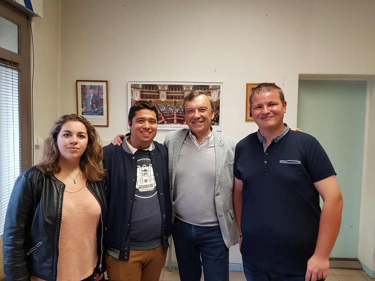 CFeretti's tweet photo. Sympathique réunion à #Avignon chez Alain Dufaut Sénateur de Vaucluse pour aborder la politique nationale et locale. Merci également à notre Sénateur pour son accueil toujours aussi chaleureux.  #Vaucluse #Engagement #politique https://t.co/nY7EZ54usc