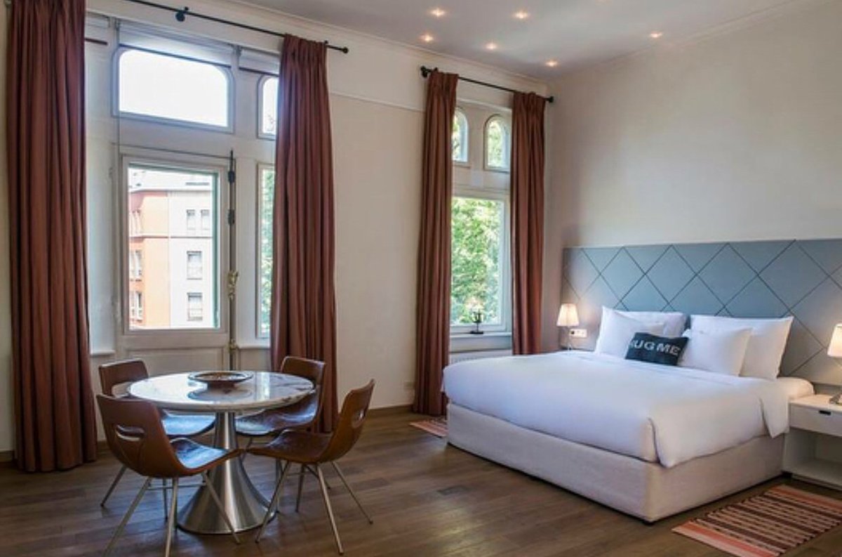 heirloom_ddl's tweet photo. Are you looking for a chill place with a view while staying in Ghent? Our Studio with Balcony at @houseoftrade_ has one of the best boews of the city! Catch our last minute room for a starting rate of €135.

☎️ +32 477 78 64 60
📧 stay@heirloom.be
🌐 https://t.co/ve2rBfLgMx https://t.co/EyDadtq9Ot