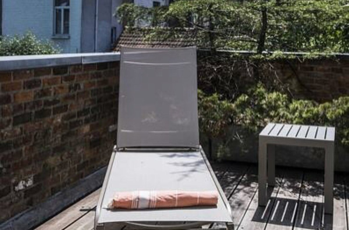 heirloom_ddl's tweet photo. Are you looking for a chill place with a view while staying in Ghent? Our Studio with Balcony at @houseoftrade_ has one of the best boews of the city! Catch our last minute room for a starting rate of €135.

☎️ +32 477 78 64 60
📧 stay@heirloom.be
🌐 https://t.co/ve2rBfLgMx https://t.co/EyDadtq9Ot