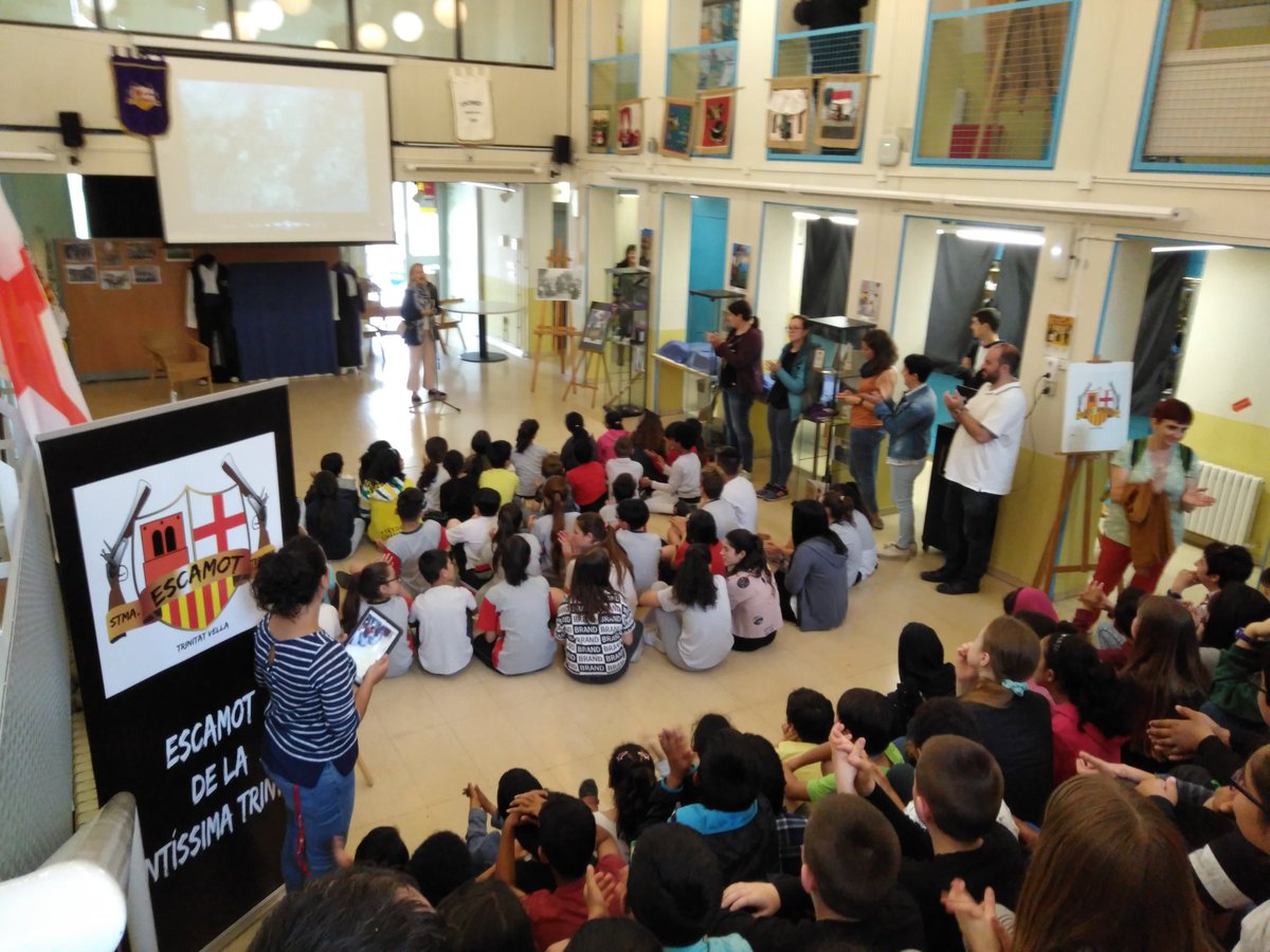 BCN_SantAndreu's tweet photo. Els centres educatius participants en aquest projecte innovador han estat Comas i Solà, Ramon i Cajal, Santíssima Trinitat i Ramon Berenguer III, que han treballat la imatgeria festiva i han creat aquesta mostra que es podrà veure fins al 15 de juny #PladeBarris
@Cultupopularbcn https://t.co/dTjmDLrOO2