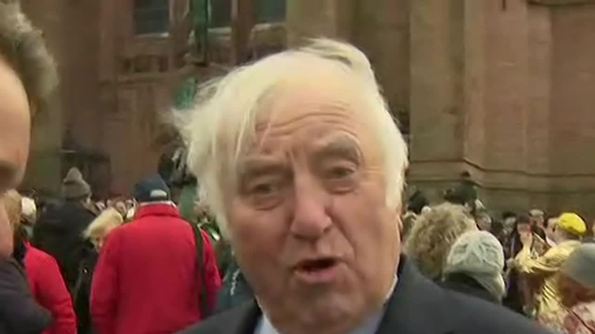 A Happy Birthday to comedy legend Roy Hudd 82 today.

Seen here at Sir Ken Dodds funeral...  