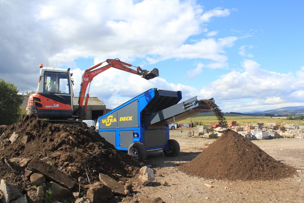 Ultrascreens's tweet image. SUNS OUT☀️...We are doing demos this week and next with our Ultra Deck screen. The Ultra Deck is suitable for muckaway, stone and soil, sand, waste materials and woodchip! GET IN TOUCH! #UltraDeck