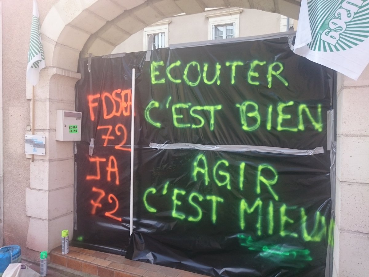 fdsea72's tweet photo. La @fdsea72 et @JASarthe demandent aux députés @EnMarcheSarthe d'agir pour que la loi #EGAlim apporte de vraies solutions aux agriculteurs, des prix en lien avec les coûts de production. https://t.co/315irOM8Rm