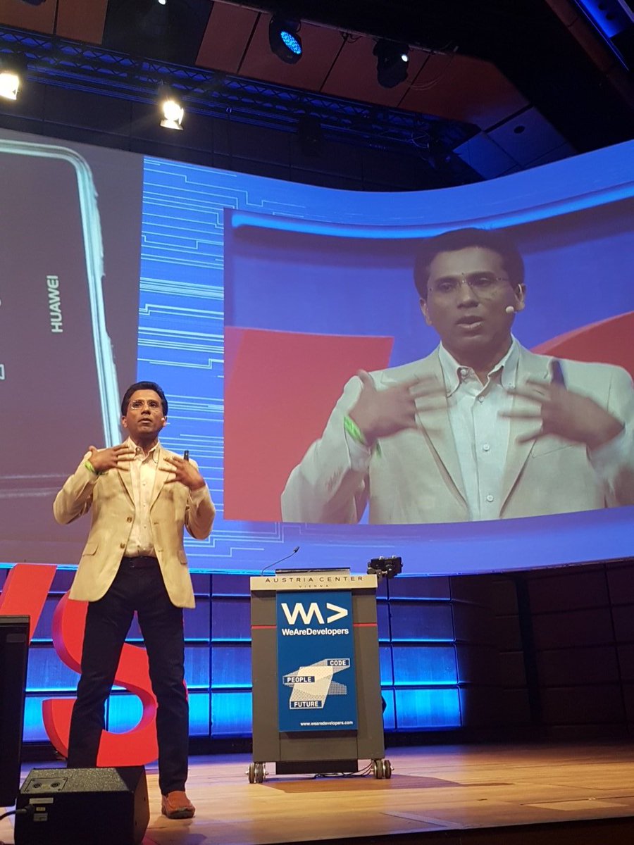 MicrosoftAT's tweet photo. #MSFTxWAD @josephsirosh talking about #AI @WeAreDevs! #microsoftat https://t.co/1euVoJIG5s