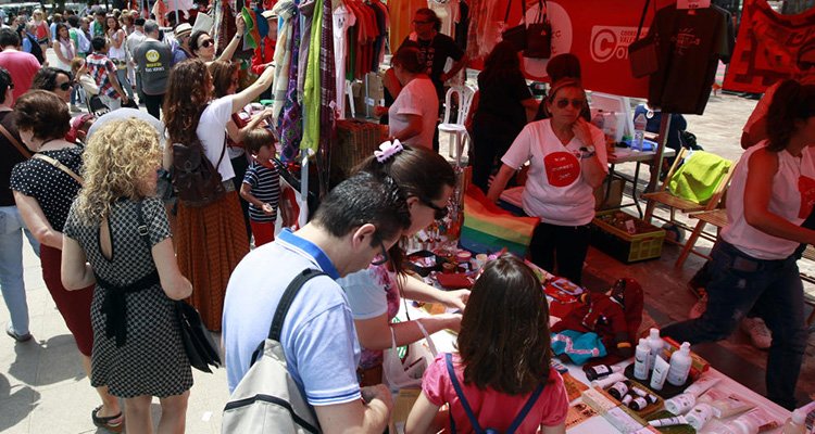 Con motivo del Día Mundial de Comercio Justo, el domingo 20 mayo de 11:00h a 20:30h la Plaza del Ayuntamiento de Valencia se llenará de actividades para celebrar esta fiesta. ¡Echa un vistazo! #ComercioJusto #20Mayo #Valencia #ElOchoyMedio bit.ly/2jTIUEr Love Valencia