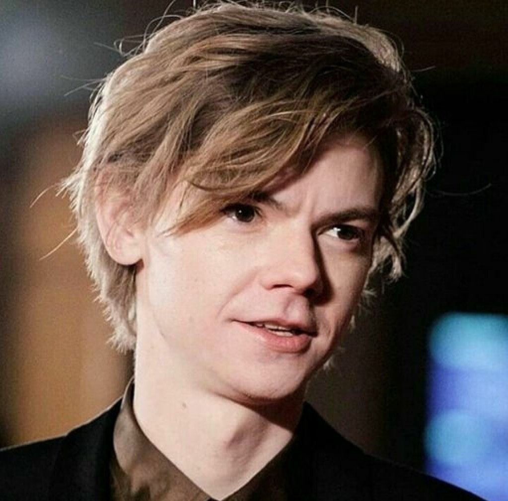 HAPPY BIRTHDAY, THOMAS BRODIE-SANGSTER!      