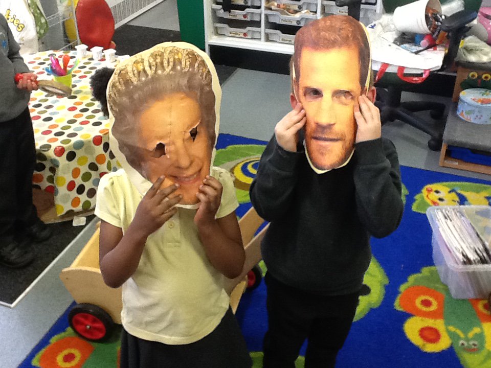 MRS_C_DOYLE's tweet image. Look who came to visit nursery today! 
Only joking- today we cut out and made these Royal face masks. Our scissor skills have really developed as we even managed to cut out the tricky eye holes independently! 
#howdoyoudo #royalwedding #finemotor #celebrate