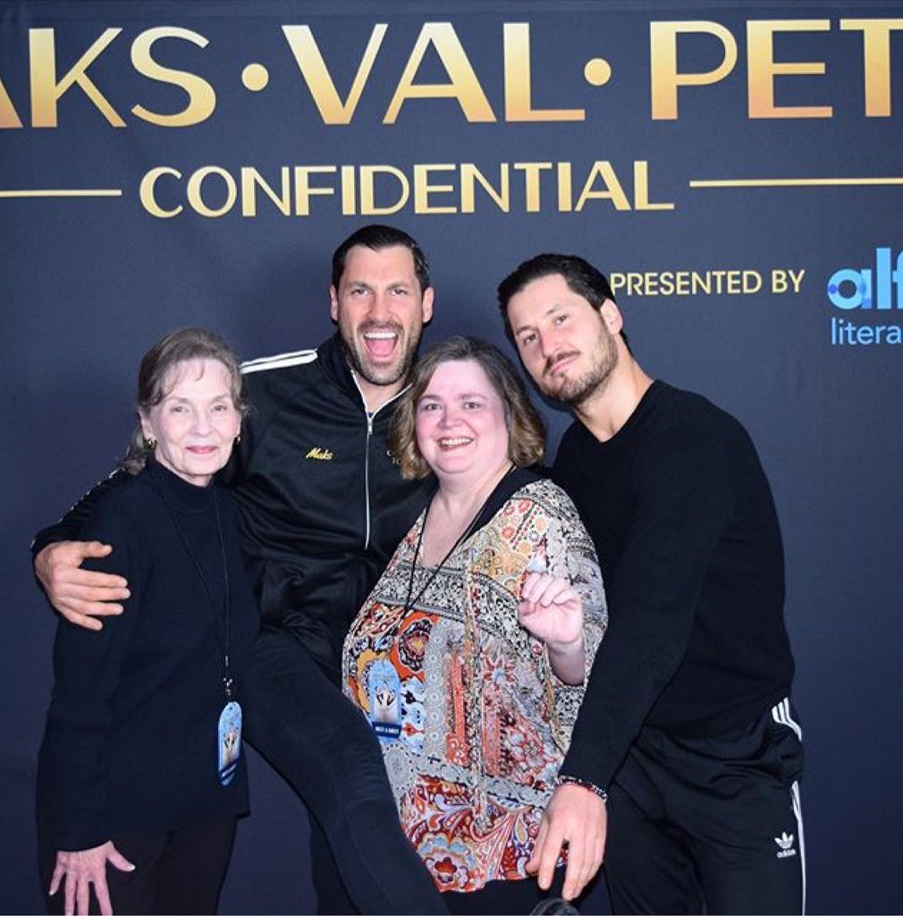 monicalmeadows's tweet photo. @MaksimC @iamValC @PetaMurgatroyd Best Wishes on your final show tonight. @maksandvaltour #mvplive #mvptour #confidential 5/16/18 ... I loved it and look forward to the next tour 😉💜 https://t.co/EOPPmMaKZf