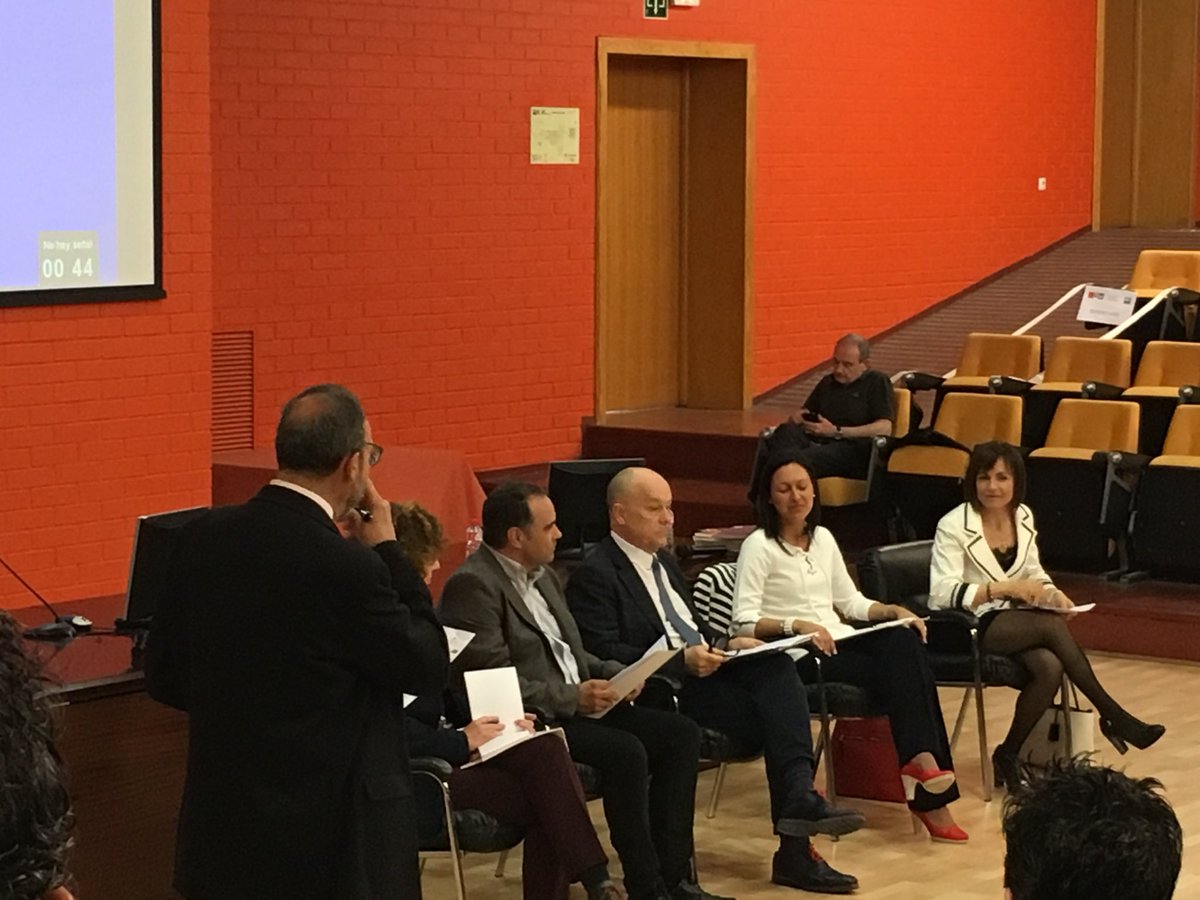 SernaHidalgo's tweet photo. Panel de expertos 1: INNOVAR ¿Para qué? ¿Cómo? Papel de la Administración. @unican @Rosaunican @peremarques #Encuentrocentrosinnovadores https://t.co/oS3ZOc89Az