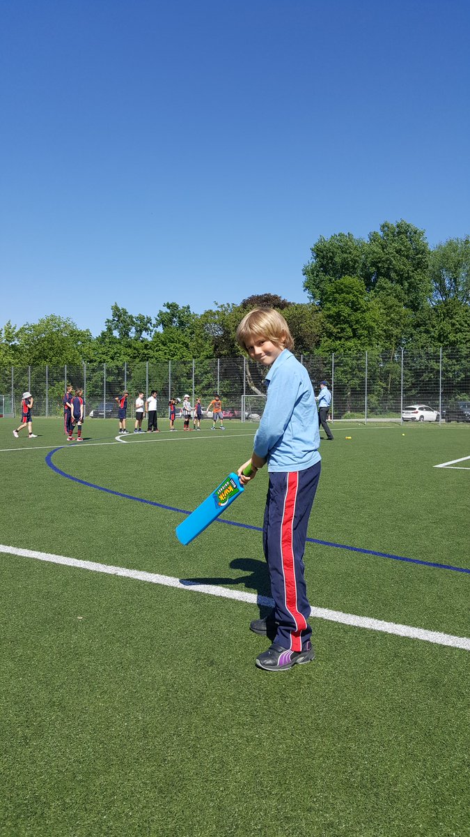 SGSD_PrimaryECA's tweet photo. Cricket Club is always better in the sunshine! #cricketclub #kwikcricket #kidscricket https://t.co/IyxsJoaNr1