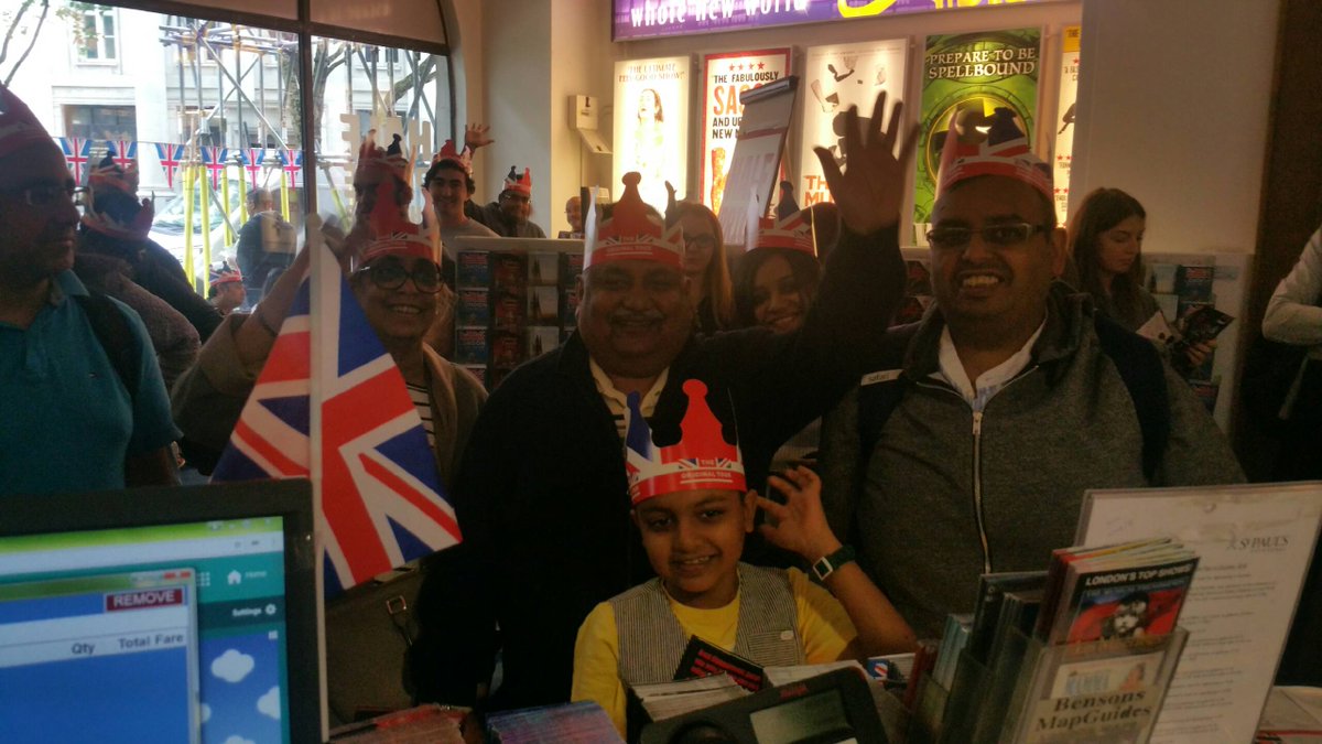 seqfuller's tweet image. Everyone's getting in the #RoyalWedding spirit at the @Original_Tour Visitor Centre today! Come pick up a souvenir crown and feel like Royalty for the day!! #OriginallyRoyal #RoyalLondon @visitlondon #VisitLondon #ChangingTheGuard #WalkingTour