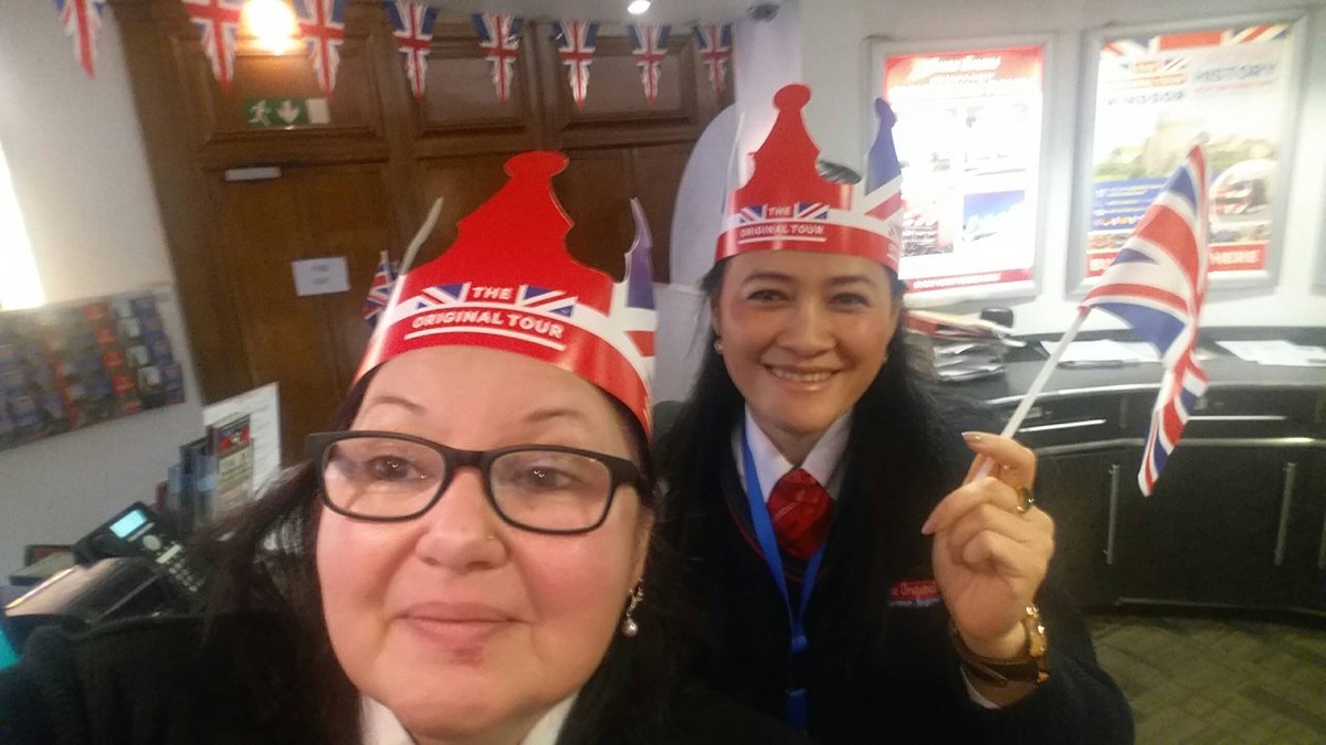 seqfuller's tweet image. Everyone's getting in the #RoyalWedding spirit at the @Original_Tour Visitor Centre today! Come pick up a souvenir crown and feel like Royalty for the day!! #OriginallyRoyal #RoyalLondon @visitlondon #VisitLondon #ChangingTheGuard #WalkingTour