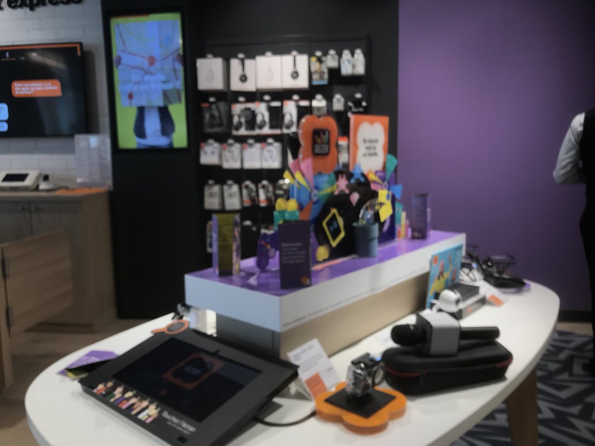 clere_nathalie's tweet photo. Inauguration de notre nouveau #smartstore à @CCap3000 des univers pour accompagner les clients dans leur vie digitale, #fun #bienetre #maison #deplacement #bonplan et @OrangeBankFR et un espace pro ! https://t.co/JhLWfvDvuj