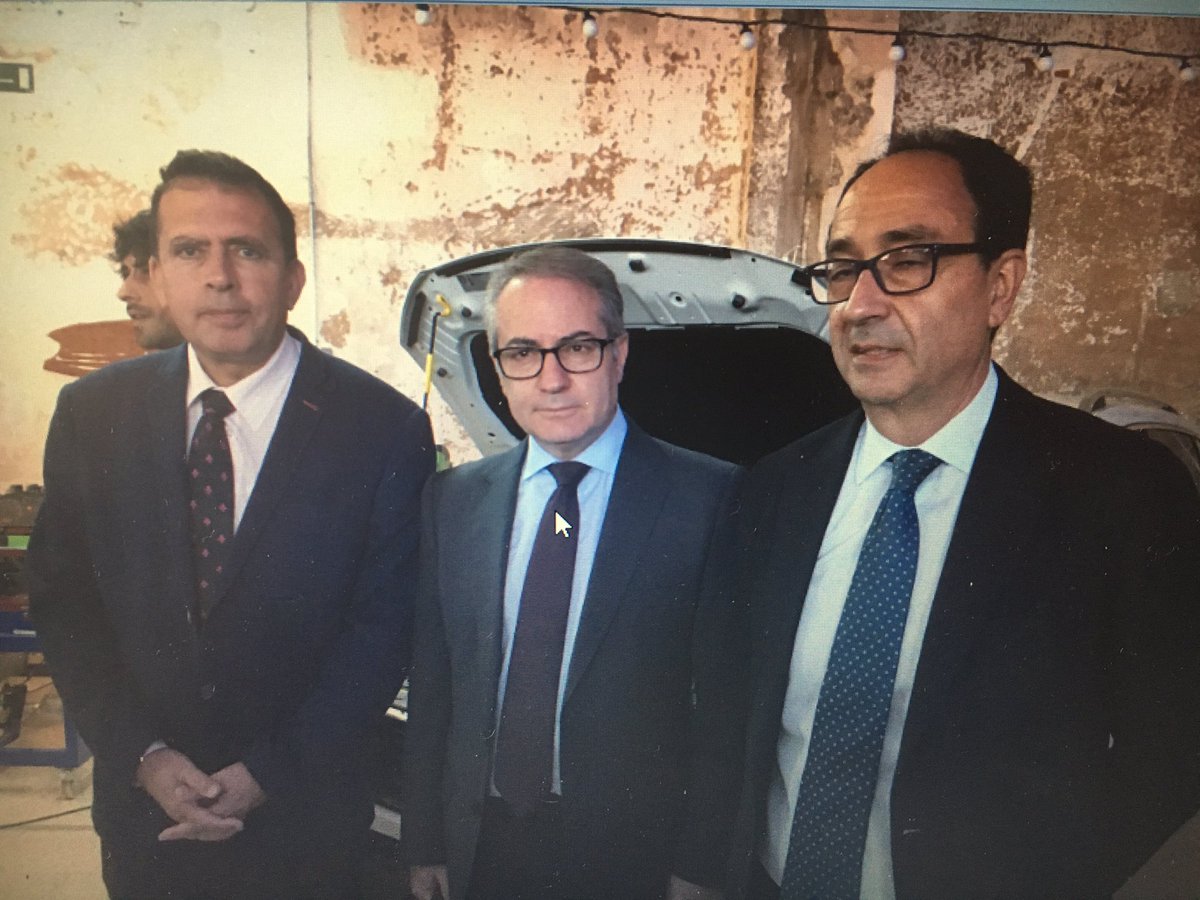 cifppicofrentes's tweet photo. Excelente ponencia de @SMAF12360 D. General de Formación Profesional Agustín F. Sigüenza #RetosFp #FpDual ayer en Soria. También visitó nuestra exposición #Gracias #YoSoyDeFp #EdPública
#JornadasDeDifusión #SoriaFp #TalentoFp https://t.co/EuR9Ma2hAD