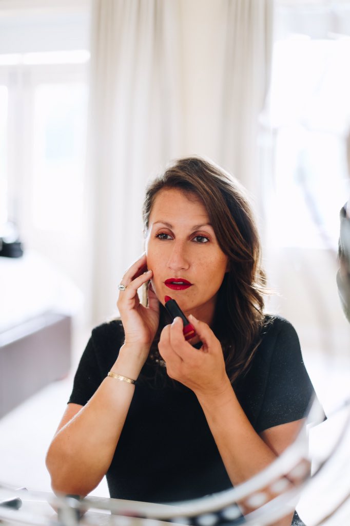 makeup_shahnaz's tweet image. If like me you can’t stand a lipstick that makes your lips feel like the Sahara desert then you are going to want to try the new @MaxFactor_SA velvet matte lipsticks that are super hydrating an teally pretty on.