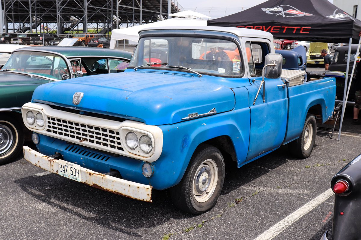WienerSpeed's tweet image. Beautiful old mostly original f100. These trucks have a square shaped bed. 

#f100 #squarebox #fordtrucks #fordracing #f100custom #f100nation