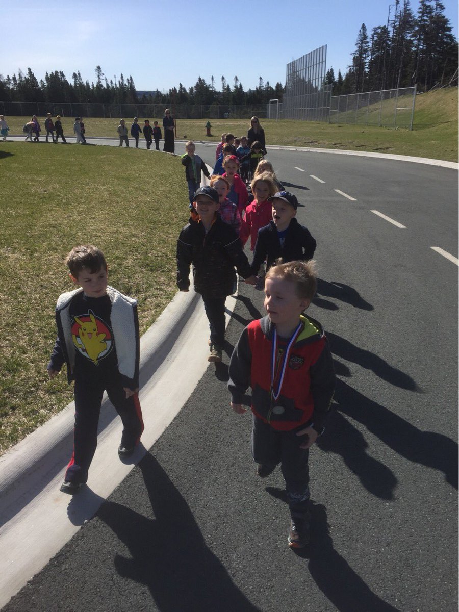 OctagonPond's tweet photo. It’s our kickoff to #15ADay initiative! What’s #15ADay you ask? Students/classes have to get outside for 15 minutes everyday, rain, shine or even snow to walk and/or run! This is ensuring every student gets physical activity every single day of the school year! 🏃🏻♀️🏃 https://t.co/6QVm5aYzbx