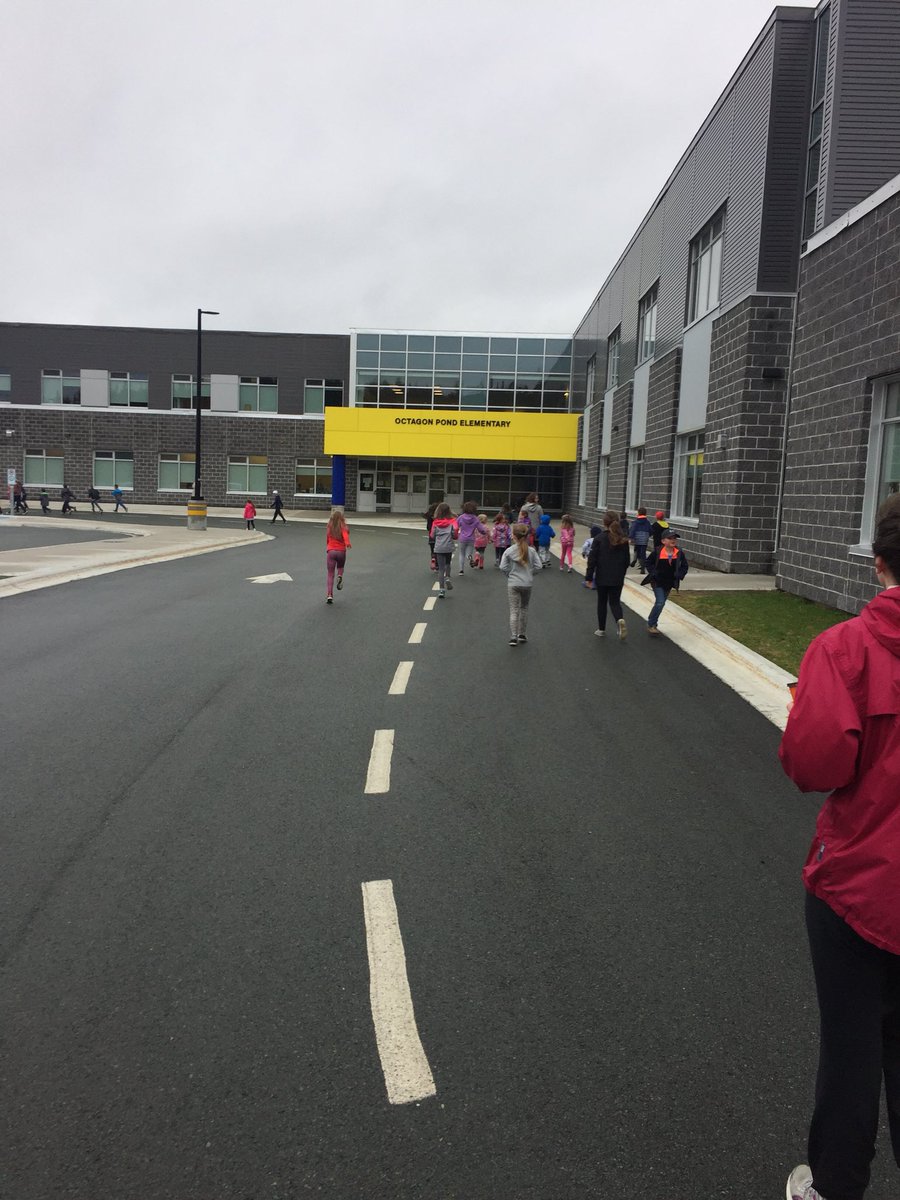 OctagonPond's tweet photo. It’s our kickoff to #15ADay initiative! What’s #15ADay you ask? Students/classes have to get outside for 15 minutes everyday, rain, shine or even snow to walk and/or run! This is ensuring every student gets physical activity every single day of the school year! 🏃🏻♀️🏃 https://t.co/6QVm5aYzbx