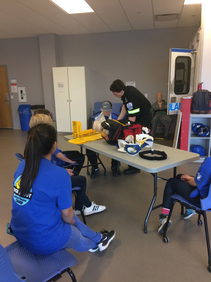 tldsboyap's tweet photo. TLDSB students learn how to be First Responders in the Paramedic workshop at Georgian College Tech It Out Camp. @tldsboyap @_studentsuccess #tldsblearns https://t.co/vOkeP4rZWH