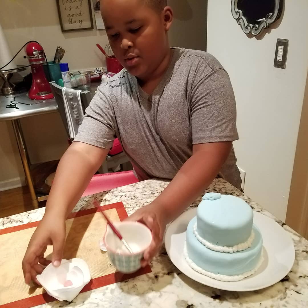 mybittersweets's tweet photo. My little baker ...Raising a man, not a tall boy 🤣😂😂😂 #blackboyjoy #son #atlanta #cakepop #chef #baked #baker #atlantacakes #atl #kidpreneur https://t.co/yx3wX9VnBD