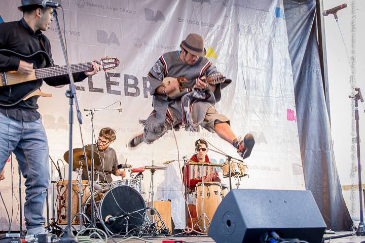 concursmusicabd's tweet photo. Mès bandes apuntades! #TakiSounds ritmes llatins fusionats amb reggae i ska #OrquestaSincronica trio de tango, música persa i balcànica @GatetMata rapper en català, #RobinSecret estil variat, folk, rumba i més! LÖANSHARK banda de heavy metal, #Ponga jove cantautor https://t.co/V5P8kabBIG