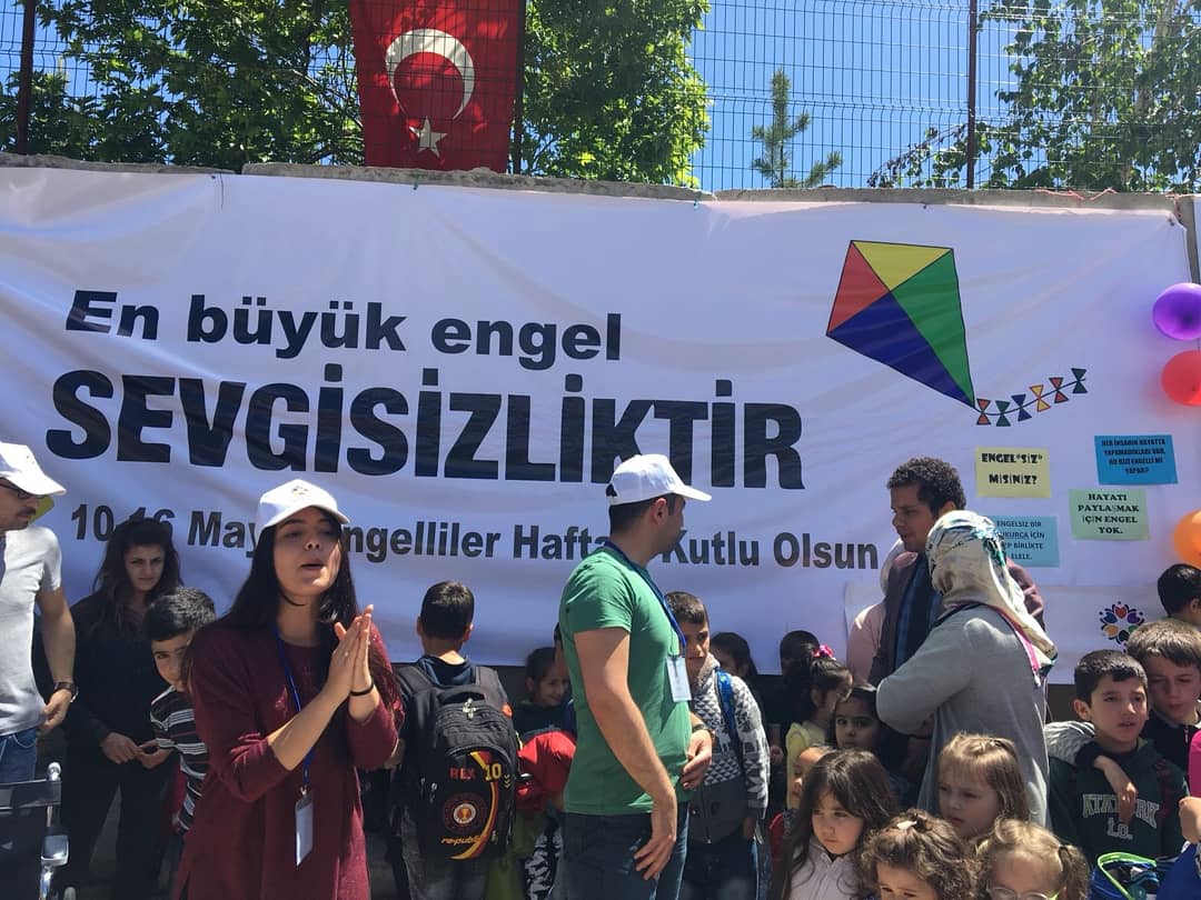 cukurcacekap's tweet photo. ÇEKAP Sağlık Hijyen PDR Koordinatörlüğü tarafından #engelliler haftası farkındalık oluşturma çalışması yapıldı.

#hakkari #çukurca #çekap https://t.co/JwuvJyDg40