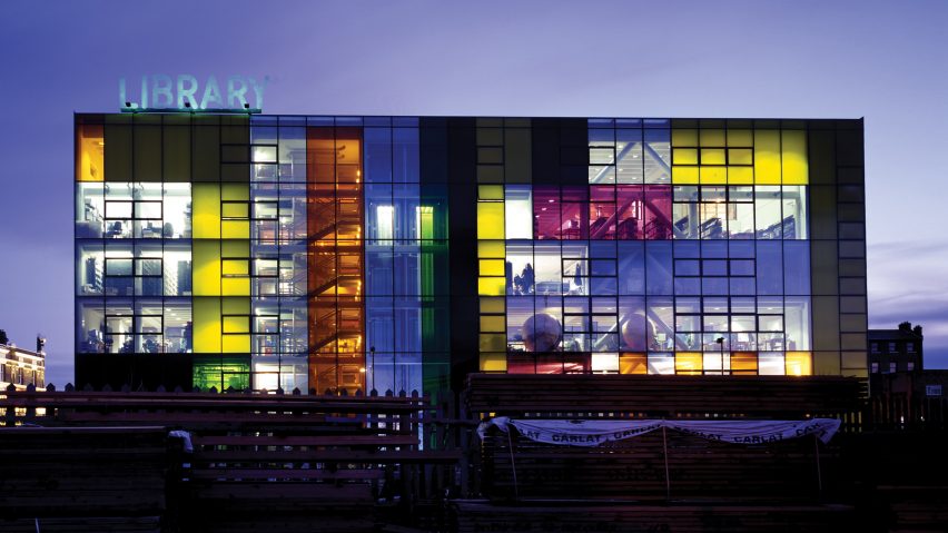 AJCDESIGN's tweet image. Will Alsop, who passed away this week, 10 architectural highlights..

dezeen.com/2018/05/14/10-…