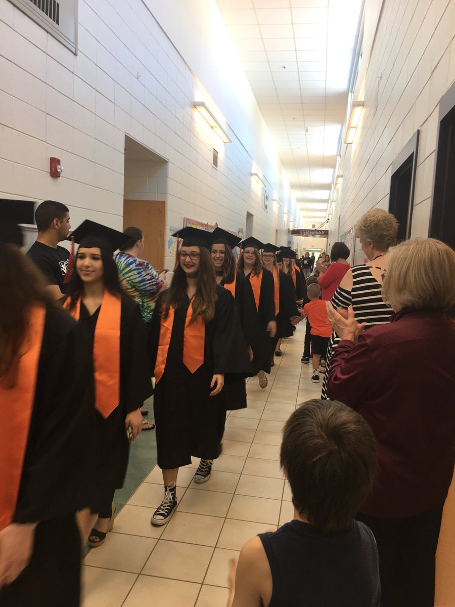 AmberKilburn1's tweet photo. What an awesome morning! @BlackRaidersEHS Senior graduation walk happening @UnityKnightsK5. #rolemodels @_EHS_Counseling #ClassOf2018 https://t.co/IGgEMnY8i9