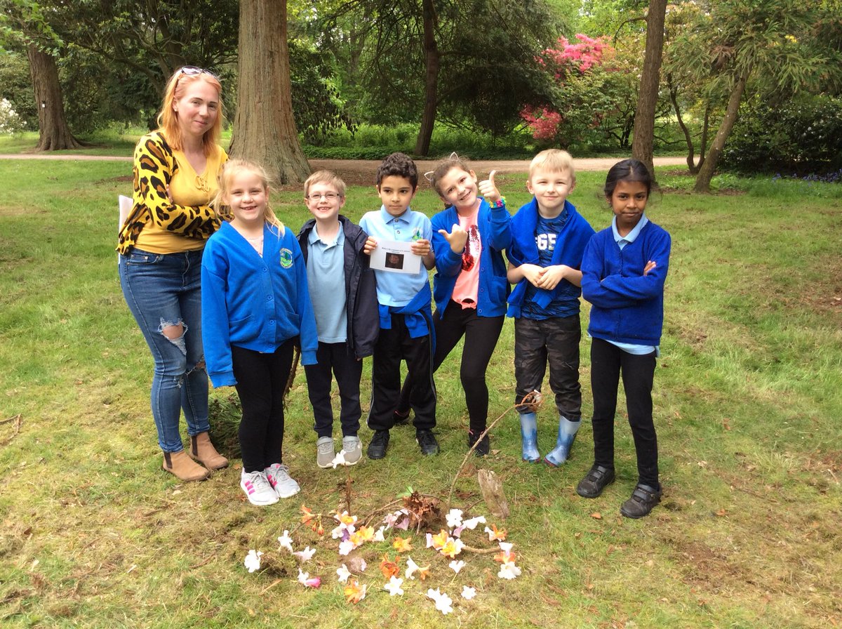 mbk_y3's tweet photo. Completing natural sculpture challenges. Can you guess what they all are? #artinthewoods https://t.co/5WIqrGP8bc