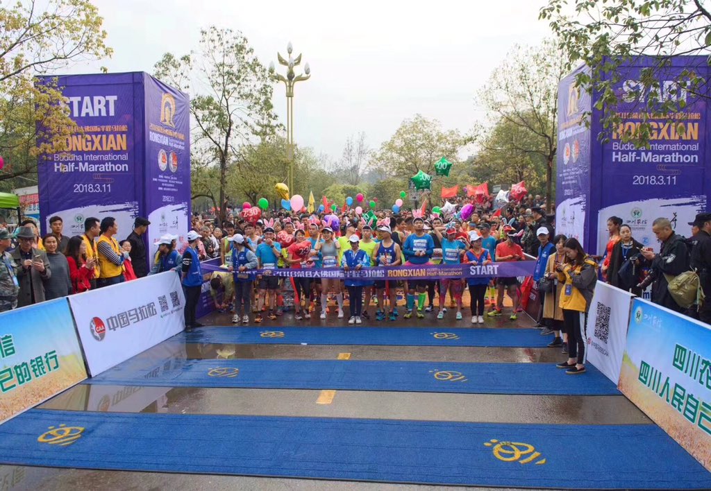 Feeling hot? Sweat it out! <a href="/XHNews/">China Xinhua News</a> #beedancing #marathon #asia #runner