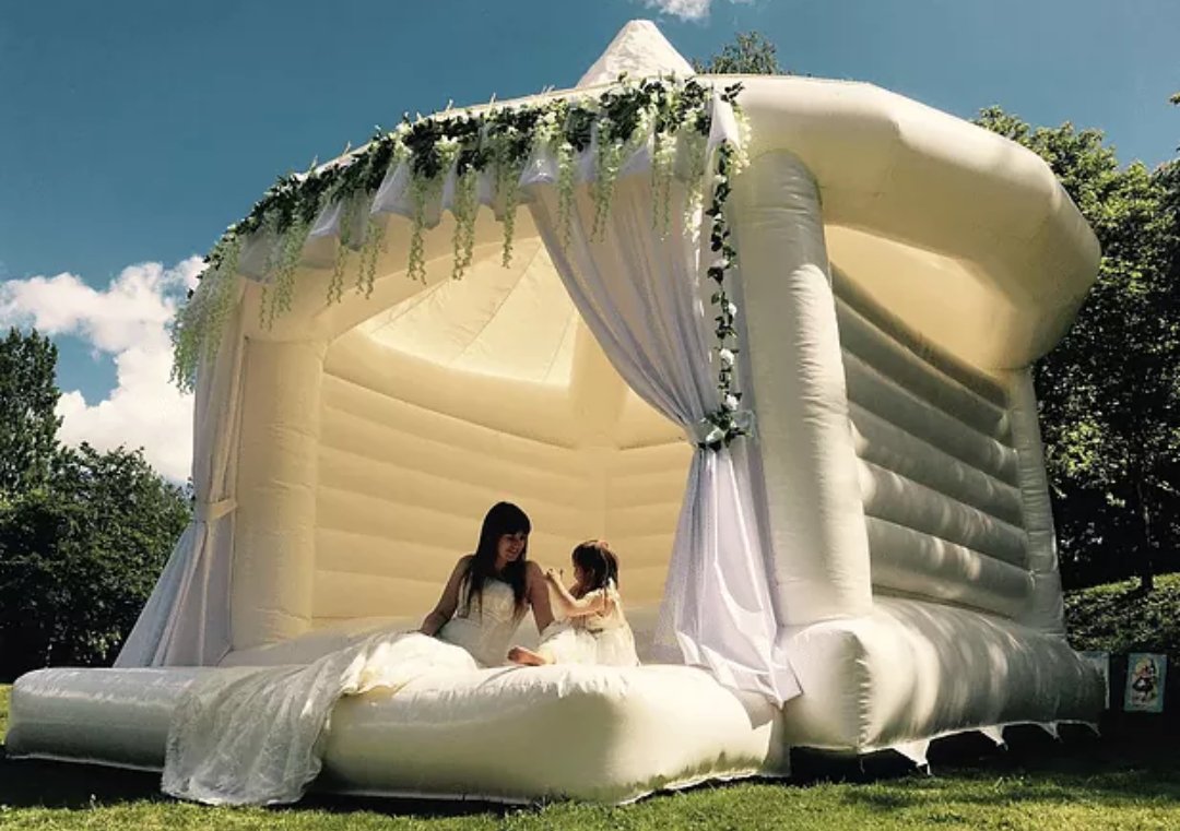 MatesThree's tweet image. Is a wedding themed bounce house something you'd like to see as an option offered by Three Mates in the future? Let us know with a like and a comment below! #DJ #Wedding #Bride #Groom #PhotoBooth #Photography #BounceHouse #Event #Party #ThreeMates