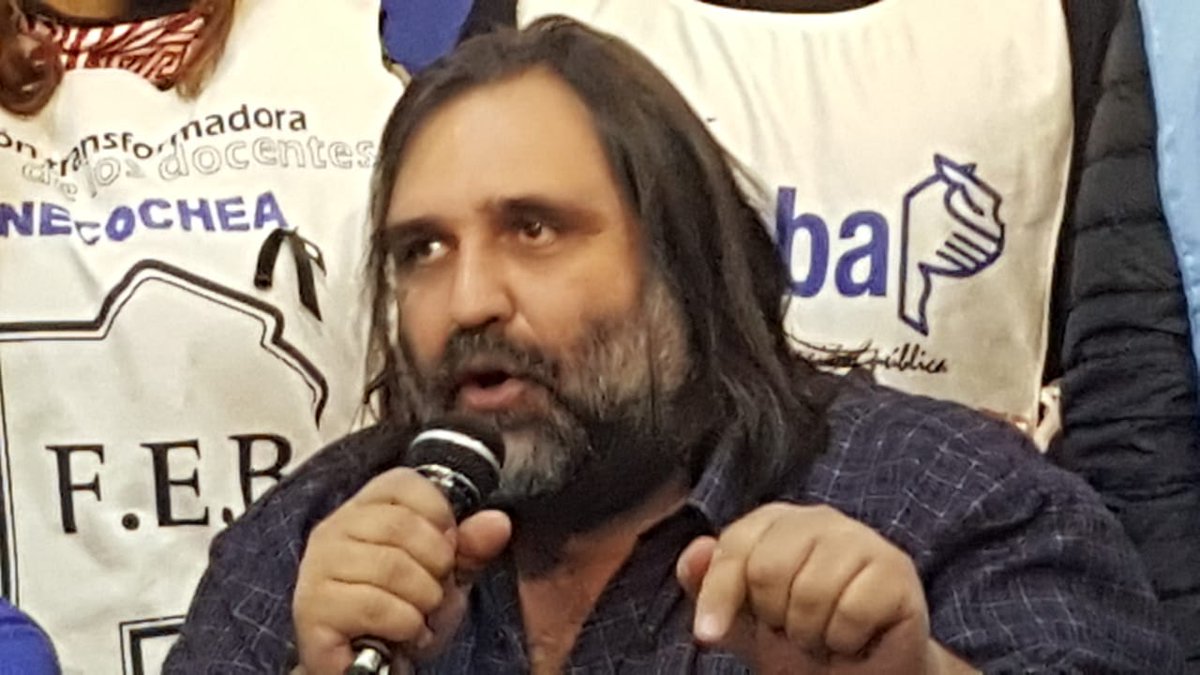 SUTEBAProvincia's tweet photo. "Empiezan a privatizar la educación y este Frente de Unidad Docente no lo va a permitir, vamos a seguir defendiendo la Educación Pública y nunca vamos a firmar una pauta a la baja" @RobiBaradel en conf. de prensa #MDP #FUDB https://t.co/VsIJia4JBy