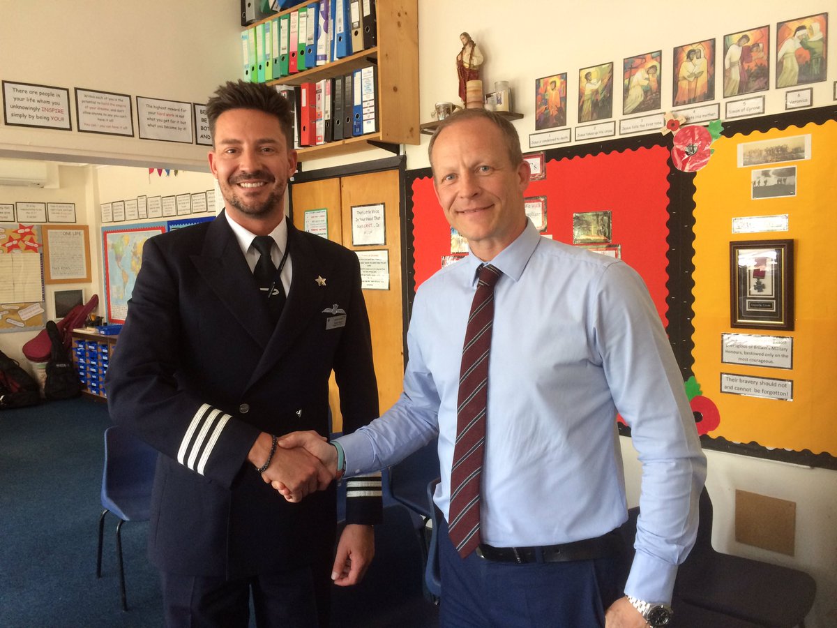 StJosephsRCShaw's tweet photo. Year 6 had a great afternoon with British Airways Pilot Stuart!!   Dream Big, Aim High &amp; Never Give Up! You CAN be whatever you want in life!! I Can &amp; I Will - Watch Me!!👍👍@HathershawC @lornaphilip2 @OldhamPledge @live_oldham @_dreambigsports https://t.co/dPJZmX65Xs