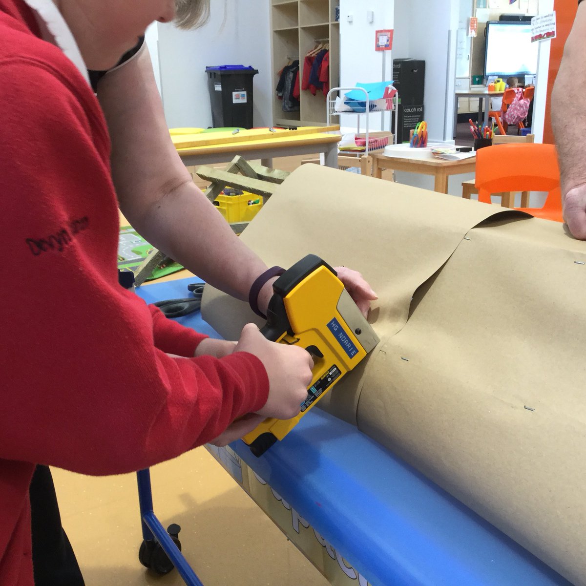 Today in P3 it was onto the Viking Longhouse with <a href="/PortlethenMS/">Portlethen & District Men's Shed</a> #intergenerationallearning #Vikings.